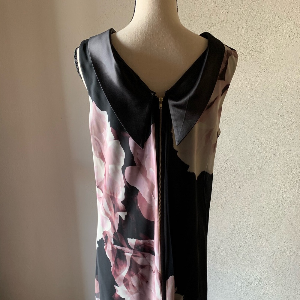 Beautiful sleeveless cowl neck SLNY dress - Picture 2 of 6